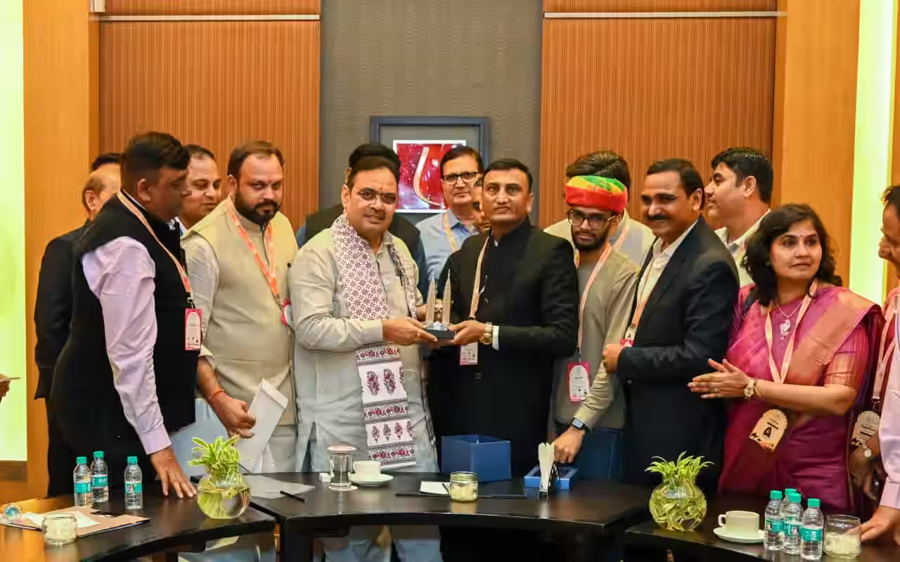 Chief Minister Bhajanlal Sharma Holds Discussions with Industrialists and Investors