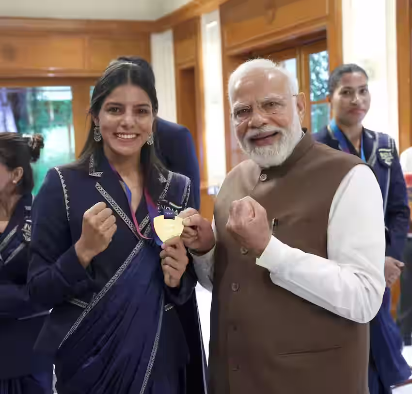 Prime Minister Shri Narendra Modi interacts with Commonwealth Games champions
